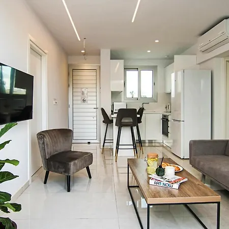 Phaedrus Living - Seaside Executive Flat Harbour 205 Apartment *